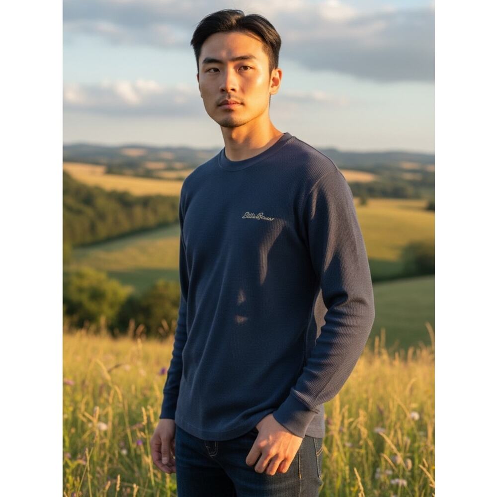 Eddie Bauer Men's Navy Long Sleeve Tee. Base layer. Great condition. Soft! Small